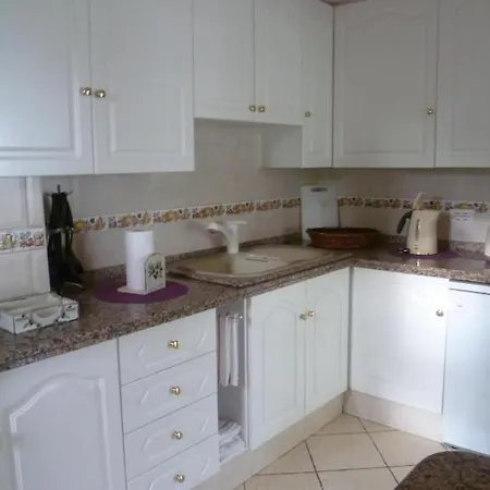 Sleeps 4 Pool Wifi Holiday home *