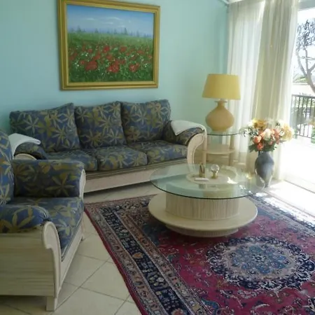 Sleeps 4 Pool Wifi Holiday home