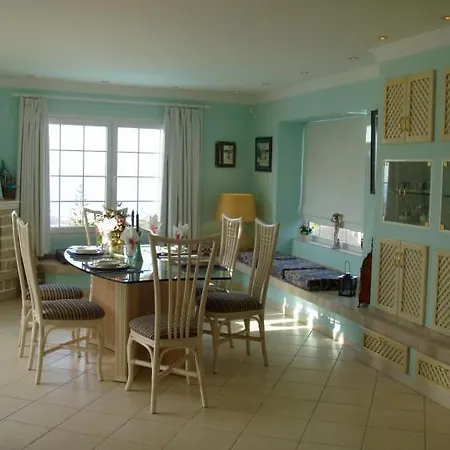 Holiday home Sleeps 4 Pool Wifi