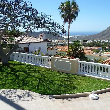 Holiday home Sleeps 4 Pool Wifi *