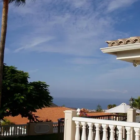 Sleeps 4 Pool Wifi Holiday home Chayofa